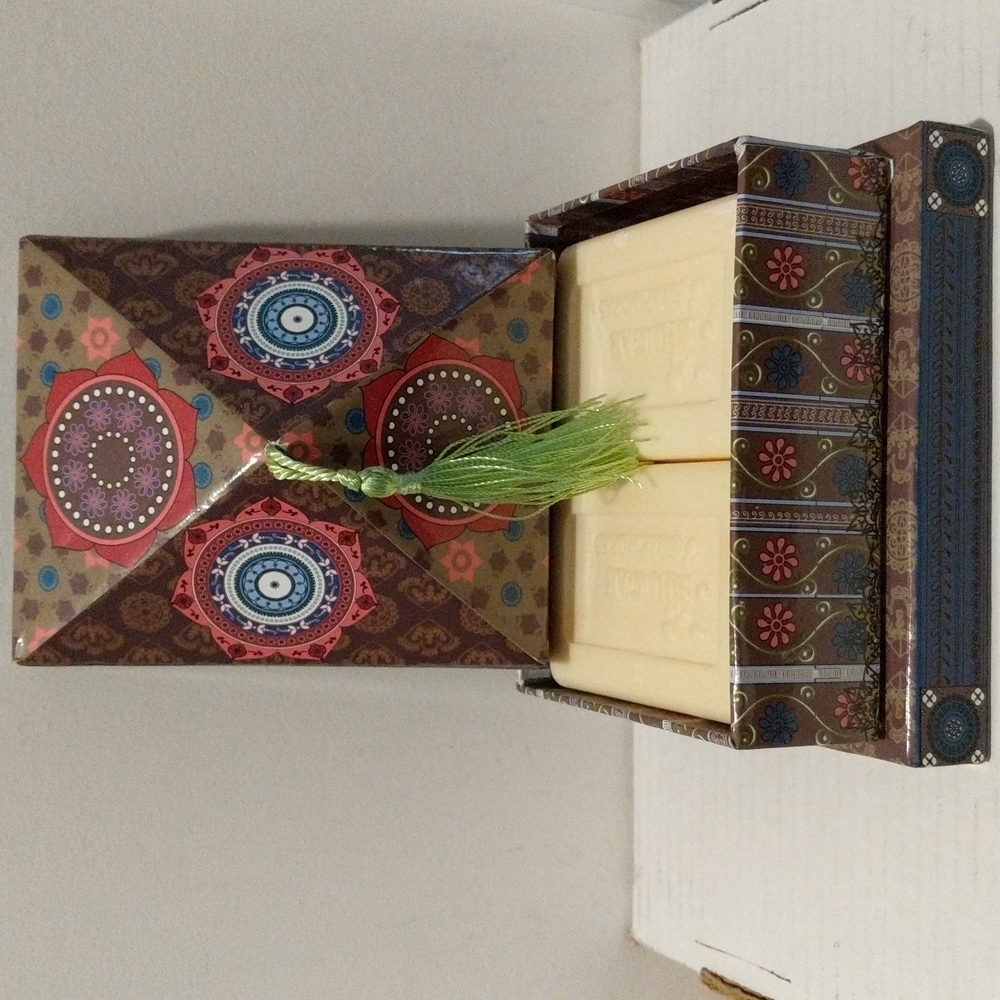LEMON VERBENA MOISTURIZING MASSAGE SOAPS in KEEPSAKE BOX TWO (2) BARS
